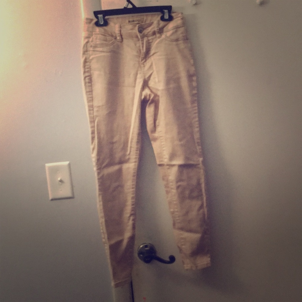 Light pink jean pants.